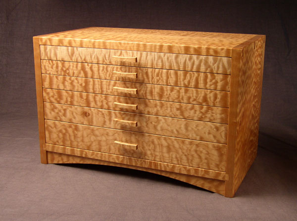 Arched Apron Jewel Chest