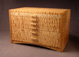 Arched Apron Jewelry Box in Quilted Maple